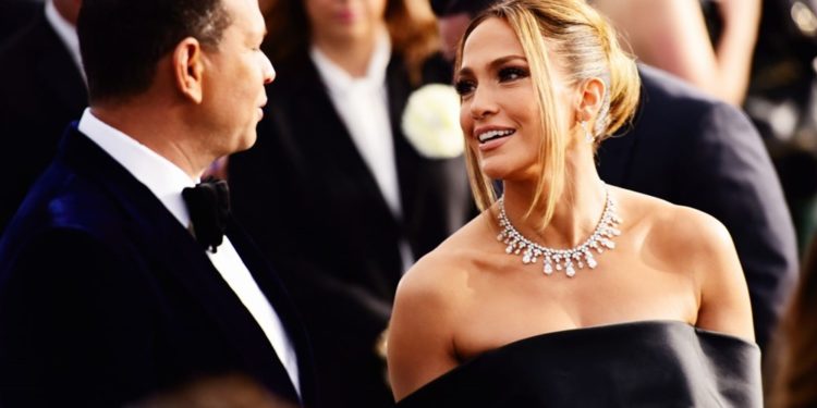 Jennifer Lopez servet değerindeki takılarıyla kırmızı halıda 1 Jennifer Lopez servet değerindeki takılarıyla kırmızı halıda