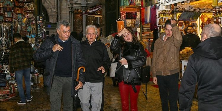 Michael Douglas, Kapalı Çarşı'da 1 Michael Douglas, Kapalı Çarşı’da