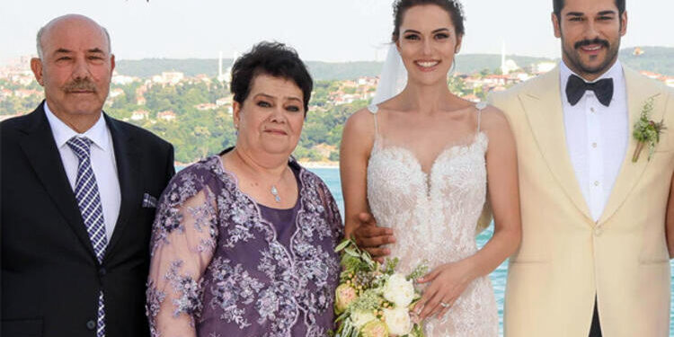 Fahriye Evcen babasını kaybetti