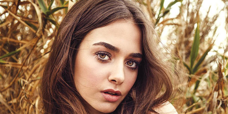 Bensu Soral,büstü için yapılan yorumlara cevap verdi 1 Bensu Soral,büstü için yapılan yorumlara cevap verdi