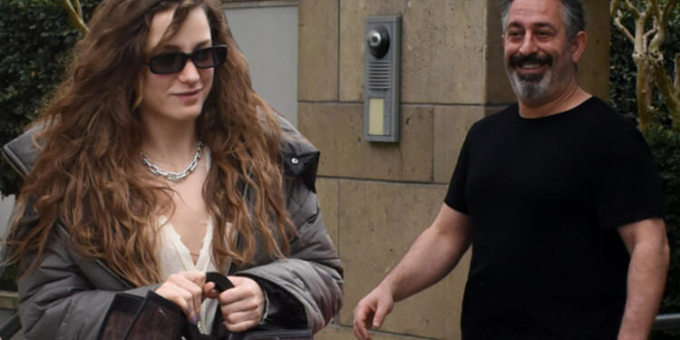 Cem Yılmaz, Serenay Sarıkaya'nın annesiyle tanıştı 1 Cem Yılmaz, Serenay Sarıkaya’nın annesiyle tanıştı