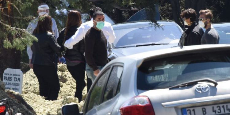 Küçük Pars’ın mezar taşındaki yazı kahretti 1 Küçük Pars’ın mezar taşındaki yazı kahretti