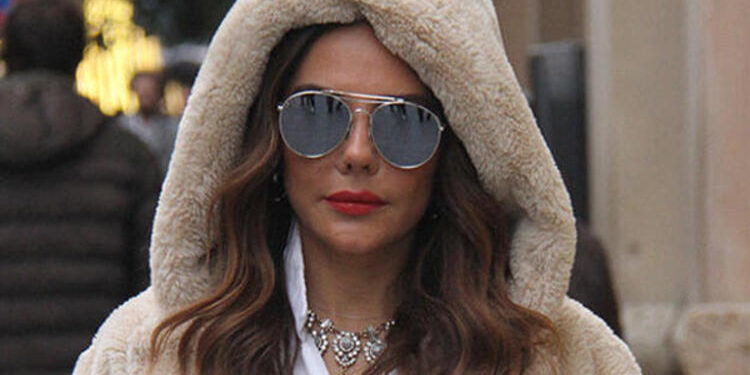 Corona virüse yakalanan Esra Balamir'den haber var 1 Corona virüse yakalanan Esra Balamir’den haber var