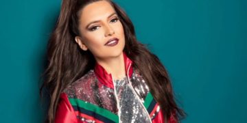 Demet Akalın kebapçısını evine çağırdı, gündeme oturdu