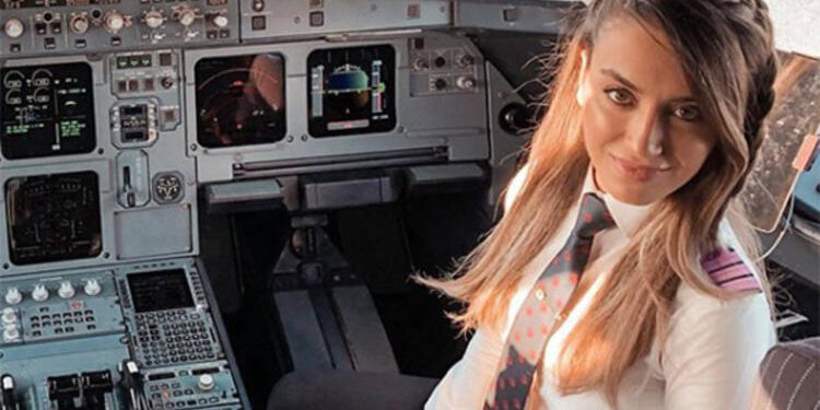 Sabri Sarıoğlu’nun 8 yaşındaki oğlu yolcu uçağını indirdi! 1 Sabri Sarıoğlu’nun 8 yaşındaki oğlu yolcu uçağını indirdi!