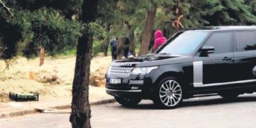 Ebru Şallı oğlunun mezarının başında dua etti