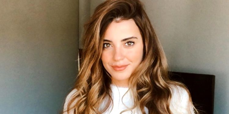 Ezgi Eyüboğlu aileye girdi