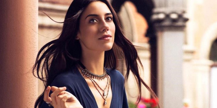 Cansu Dere’nin gerginliği 1 Cansu Dere’nin gerginliği