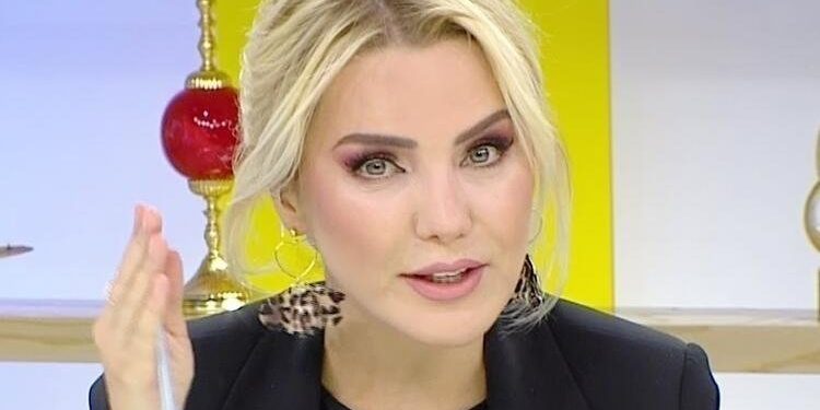 Ece Erken şoke etti: Lezbiyen midir nedir... 1 Ece Erken şoke etti: Lezbiyen midir nedir…