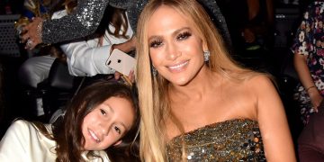 Jennifer Lopez'in 12 yaşındaki kızı kitap yazdı 7 Jennifer Lopez’in 12 yaşındaki kızı kitap yazdı