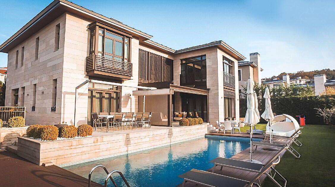 Cem Yılmaz villasını satıyor 2 F54347DB 260F 424E 8812 0B1C35E3F6E4