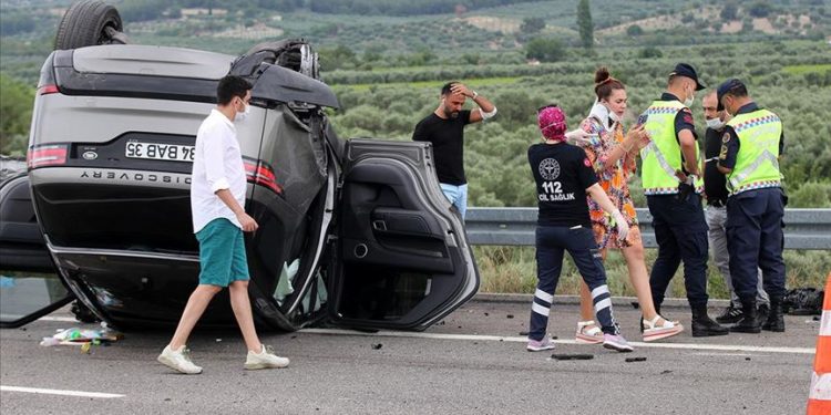 Ünlü şarkıcı Alişan ‘ın cipi takla attı 1 Ünlü şarkıcı Alişan ‘ın cipi takla attı