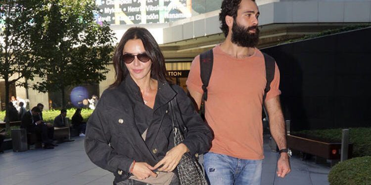 Hande Ataizi Dinç Aydoğdu çifti evliliği erteledi 1 Hande Ataizi Dinç Aydoğdu çifti evliliği erteledi