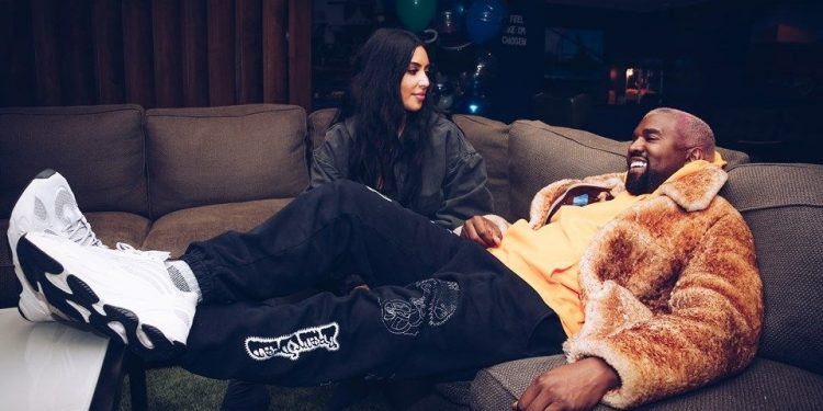 Kim Kardashian ve Kanye West çifti arasında neler oluyor? 1 Kim Kardashian ve Kanye West çifti arasında neler oluyor?