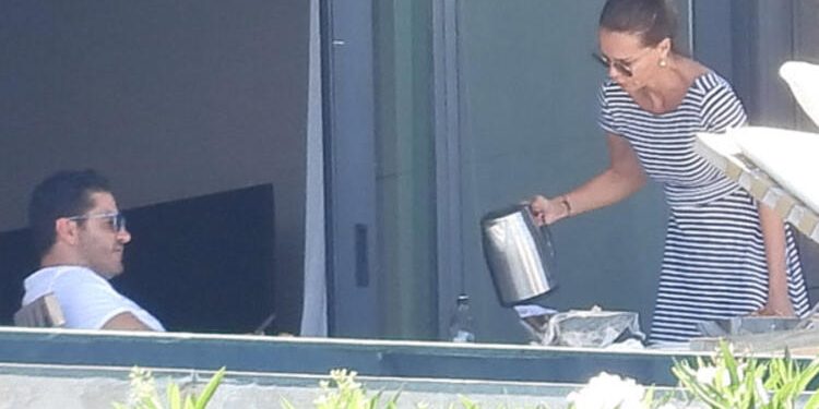 Ebru Şallı Bodrum’da moral buldu 1 Ebru Şallı Bodrum’da moral buldu