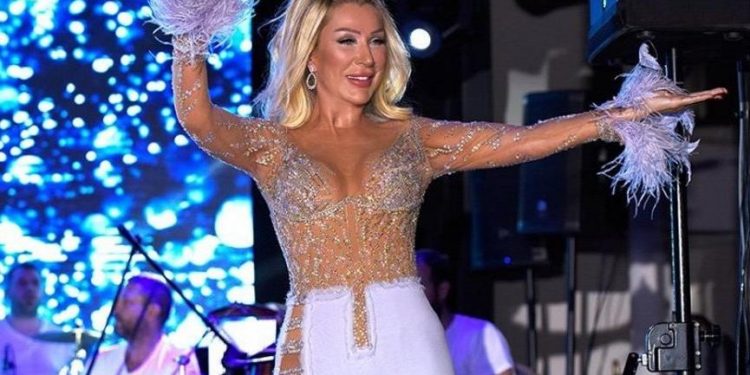 Seda Sayan çok sinirlendi! Takipçisine küfürle cevap verdi 1 Seda Sayan çok sinirlendi! Takipçisine küfürle cevap verdi