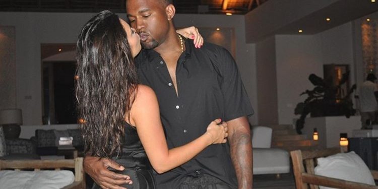 İddialar asılsız çıktı! Kim Kardashian'dan romantik kutlama... 1 İddialar asılsız çıktı! Kim Kardashian’dan romantik kutlama…