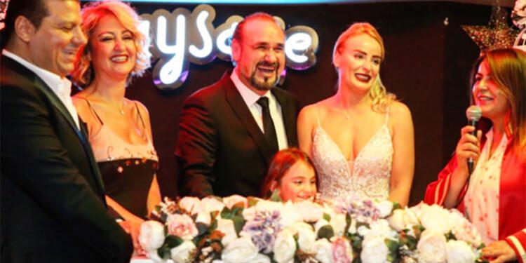 Hakan Aysev’den kötü haber! 6'ncı evliliği de bitiyor 1 Hakan Aysev’den kötü haber! 6’ncı evliliği de bitiyor