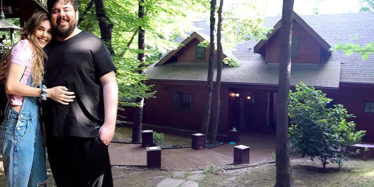 Berfu ve Eser Yenenler şehri terketti 1 Berfu ve Eser Yenenler şehri terketti