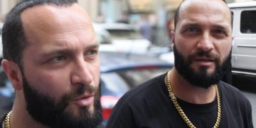 Şarkıcı Berkay ‘ın 300 bin TL’lik kolyesi 11 Şarkıcı Berkay ‘ın 300 bin TL’lik kolyesi