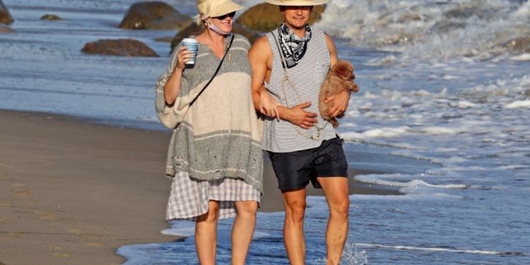 Katy Perry ile Orlando Bloom ‘un romantik yürüyüşü 1 Katy Perry ile Orlando Bloom ‘un romantik yürüyüşü
