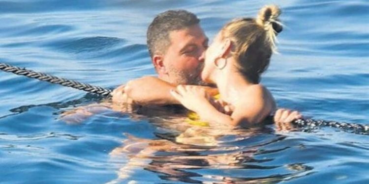 Sevgilisiyle tatil yapan Ece Erken ‘e tebligat şoku 1 Sevgilisiyle tatil yapan Ece Erken ‘e tebligat şoku