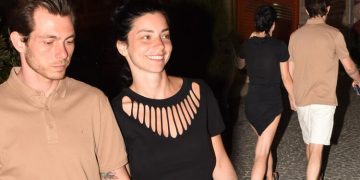 Merve Boluğur hayranıyla aşk yaşıyor