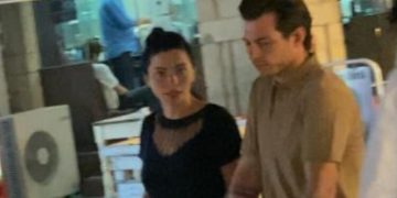 Merve Boluğur sevgilisiyle el ele