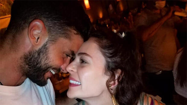 Berk Oktay sevgilisi Yıldız Çağrı Atiksoy ‘a aşkını haykırdı 1 Berk Oktay sevgilisi Yıldız Çağrı Atiksoy ‘a aşkını haykırdı