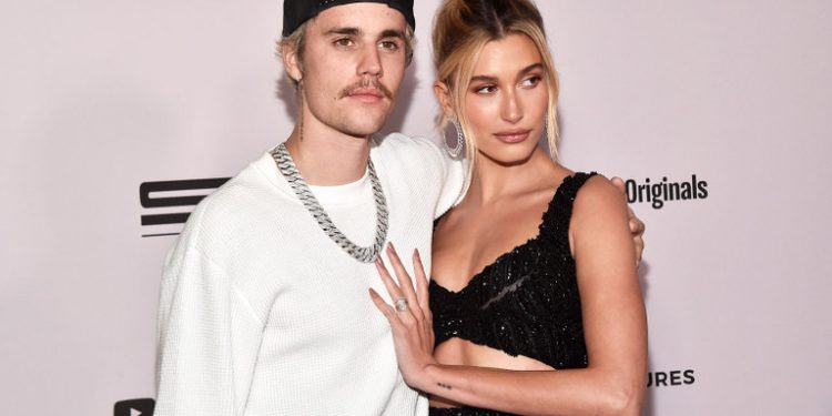 Hailey Bieber kötü muamele yaptığı garsondan özür diledi 1 Hailey Bieber kötü muamele yaptığı garsondan özür diledi