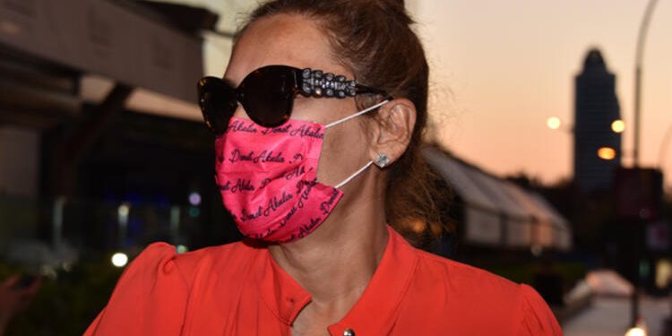 Demet Akalın kızı Hira ‘yı okula gönderecek mi? 1 Demet Akalın kızı Hira ‘yı okula gönderecek mi?