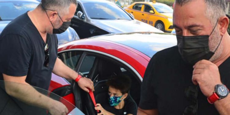 Cem Yılmaz ‘dan özel öğretmen açıklaması 1 Cem Yılmaz ‘dan özel öğretmen açıklaması