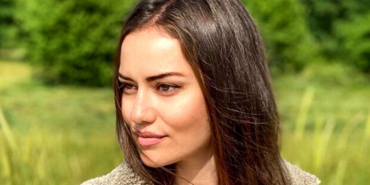 Fahriye Evcen şartlarıyla ekranlara dönüyor 1 Fahriye Evcen şartlarıyla ekranlara dönüyor