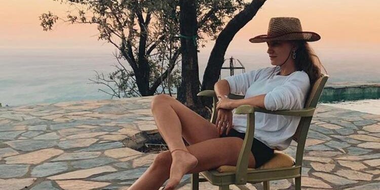 Serenay Sarıkaya ‘dan imalı paylaşım 1 Serenay Sarıkaya ‘dan imalı paylaşım