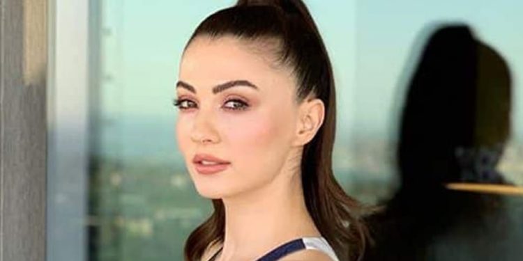 Bu kez de Burcu Özberk ’i beğeni yağmuruna tuttu 1 Bu kez de Burcu Özberk ’i beğeni yağmuruna tuttu