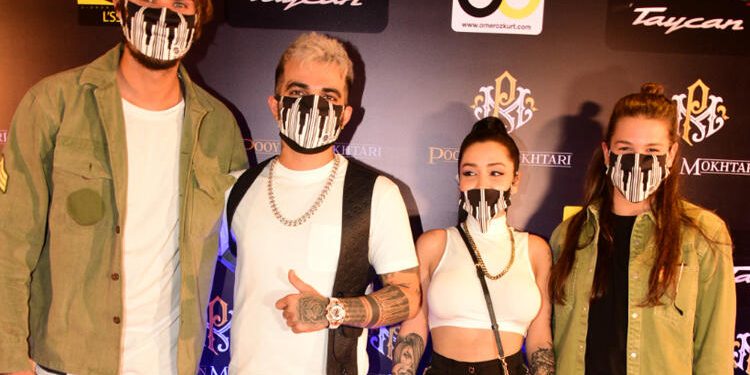 Barış ve Nisa geceye el ele katıldı 1 Barış ve Nisa geceye el ele katıldı