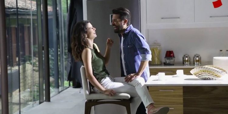 Beren Saat ve Kenan Doğulu ‘dan sürpriz 1 Beren Saat ve Kenan Doğulu ‘dan sürpriz