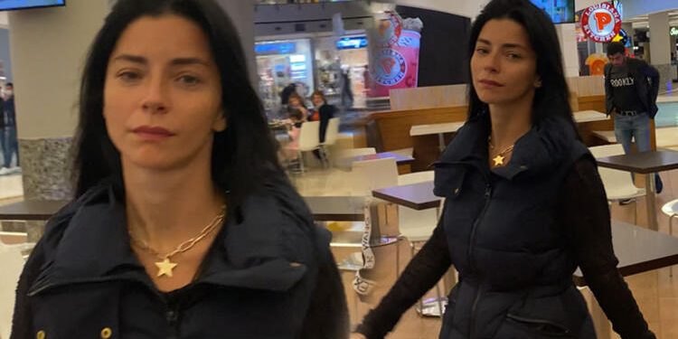 Ünlü oyuncu Merve Boluğur yine maskesiz! 1 Ünlü oyuncu Merve Boluğur yine maskesiz!