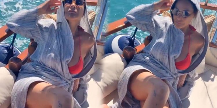 Hülya Avşar'ın "Simit yencek" sözleri tartışma yarattı 1 Hülya Avşar’ın “Simit yencek” sözleri tartışma yarattı