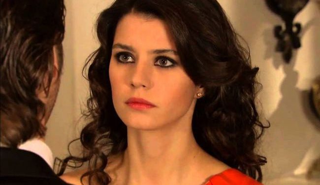 Beren Saat : İnanmak istemiyorum 1 Beren Saat Haberleri, Beren Saat ile ilgili Magazin dünyasının en son haber sonuçları Magazin Gazetesi CumCuma.com’da!