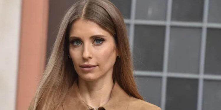 Cathy Hummels'in Üstsüz Fotoğrafına Büyük Tepki: OnlyFans'a Git 1 Cathy Hummels