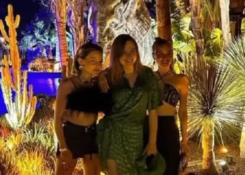 Münevver Karabulut katili Cem Garipoğlu'nun kardeşi Sakine Garipoğlu ile fotoğrafı çıkan genç oyuncu Nilperi Şahinkaya'dan açıklama geldi