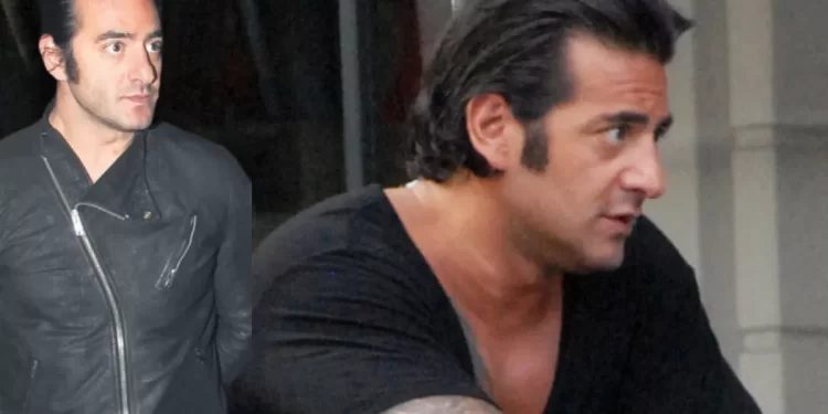 Bennu Gerede'nin eski eşi Cem Büyükhanlı evinde ölü bulundu. 1 Bennu Gerede'nin eski eşi Cem Büyükhanlı evinde ölü bulundu.