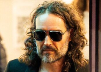 Ünlü komedyen ve sunucu Russell Brand, dört kadın tarafından cinsel saldırı, cinsel istismar ve duygusal istismarla suçlanıyor.
