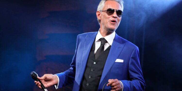 Andrea Bocelli Türkiye'de 1 Ünlü İtalyan tenor Andrea Bocelli, haziran ayında İstanbul’da bir konser verecek. Ünlü sanatçı tanıtım toplantısı sebebiyle İstanbul’a geldi. Andrea Bocelli, toplantı sırasında Gazze’de yaşananlarla ilgili de konuştu.