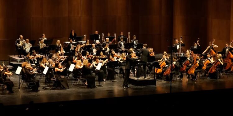 Andreas Ottensamer ve Daniel Lozakovich AKM'de konser verdi 1 Avusturyalı klarnet sanatçısı ve şef Andreas Ottensamer, 17 Kasım Cuma günü AKM'de sevenleriyle buluştu.