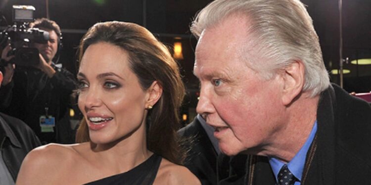 Angelina Jolie'nin babasından İsrail açıklaması 1 Angelina Jolie'nin babası Jon Voight, İsrail'in Gazze'ye saldırılarına ilişkin değerlendirmelerde bulundu.