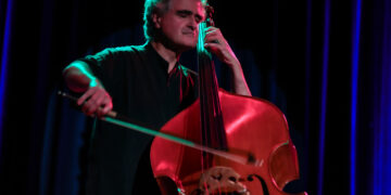 27. Uluslararası Ankara Caz Festivali’nde Fransız kontrbasçı Renaud Garcia Fons hayranlarıyla buluştu.