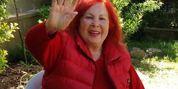 Güzide Kasacı 94 yaşında vefat etti 1 Pek çok önemli eseri yorumlayan şarkıcı Güzide Kasacı, 94 yaşında hayatını kaybetti.