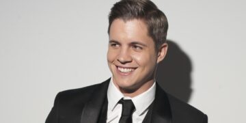 Avustralya'da popüler diziler arasında yer alan Home and Away'de yer alan aktör ve şarkıcı Johnny Ruffo 35 yaşında vefat etti.